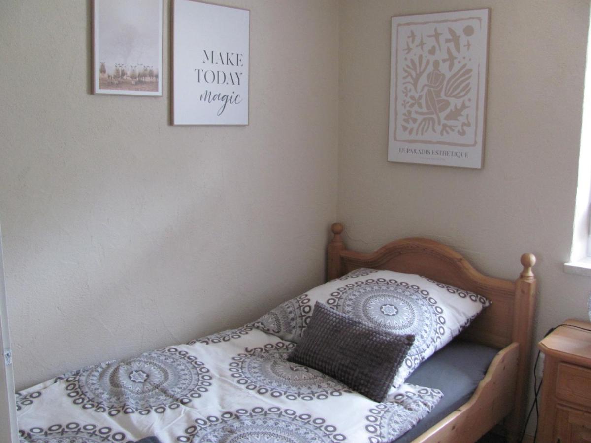 Cozy Airport Guesthouse: Twin Room with Shared Bath Trunkelsberg Exterior photo